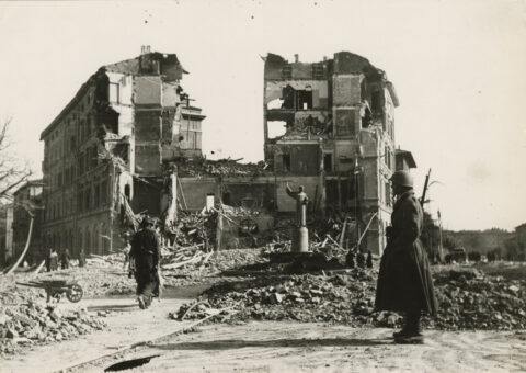 Bologna, 22 marzo 1944: macerie su Viale Carducci